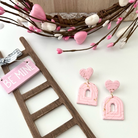 ❤️Pink and Gold Marbled Arch Heart Earrings - Picture 4 of 4
